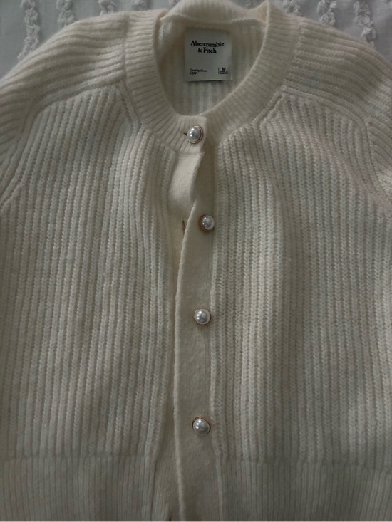 Abercrombie & Fitch Sweaters - Abercrombie & Fitch Ivory Ribbed Pearl-Button Cardigan